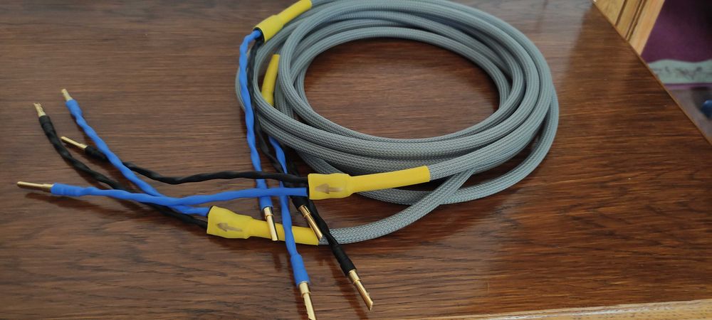 Mogami 2320 Mini 4 Cond.Black veins, gray casing.