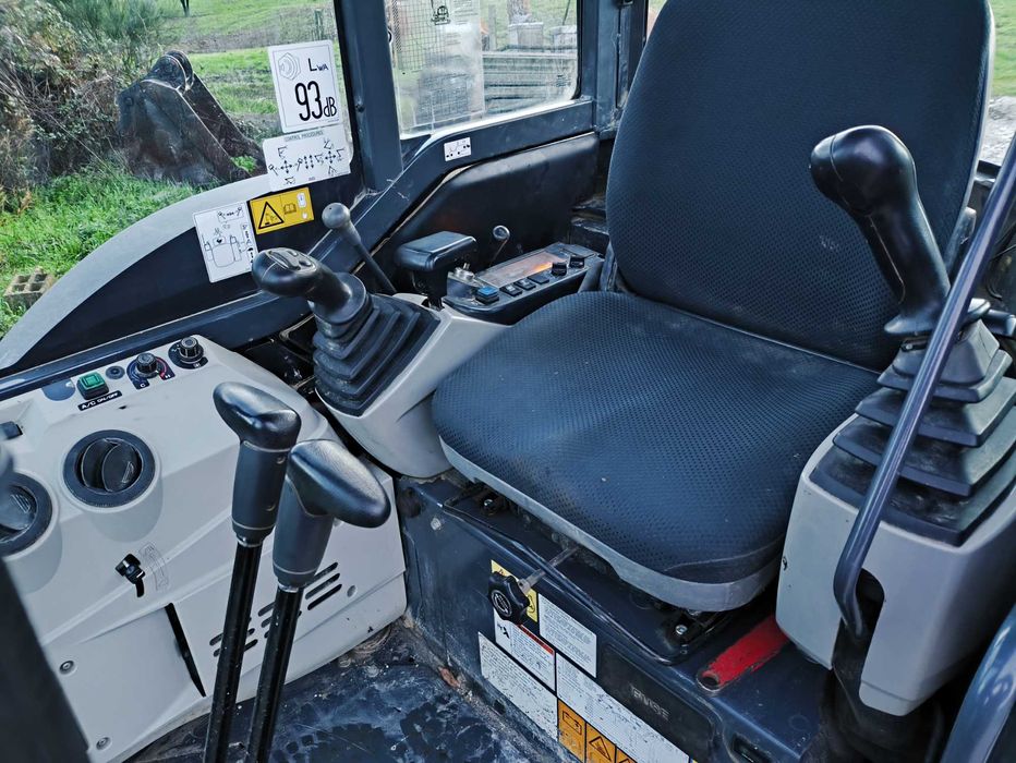 Mini giratória kobelco 3t