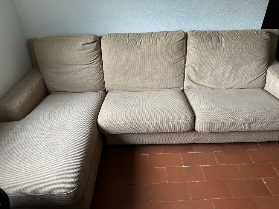 Sofá bege de bombazine