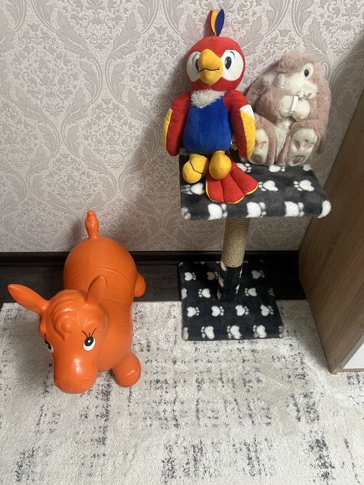 Мʼяка іграшка папуга