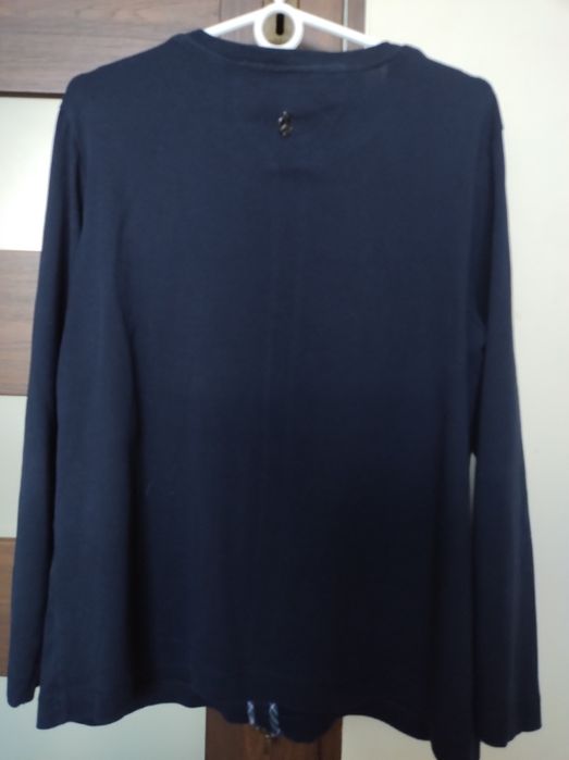 Granatowy sweter narzutka