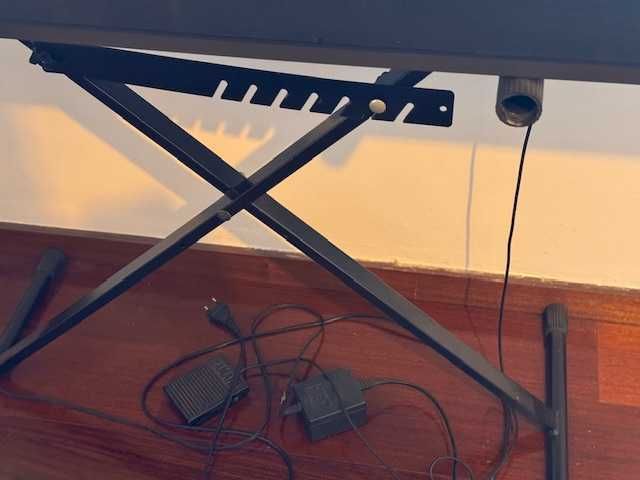 Piano eletrónico YAMAHA P-70
