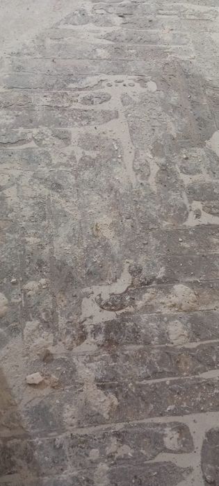 Usuwanie subitu lepiku kleju po parkiecie szlifowanie betonu