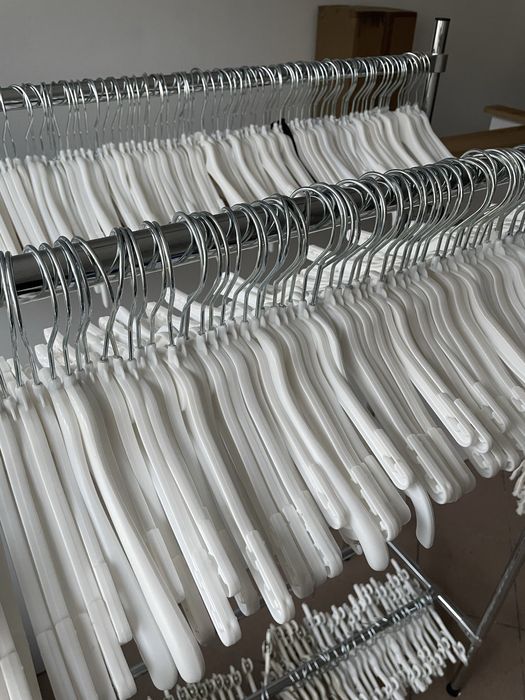 Вішаки, манекен 140