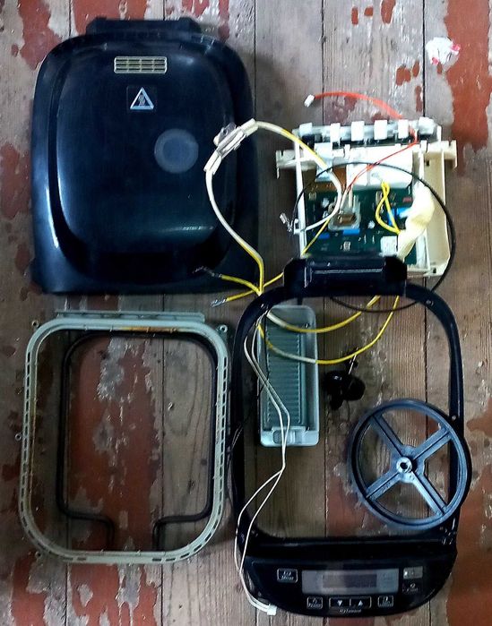 Продам хлебопечку Panasonic по запчастям/хлібопічку панасоник