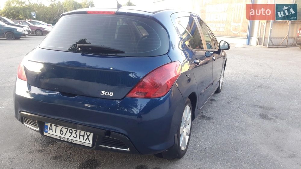 Автомобіль Пежо 308