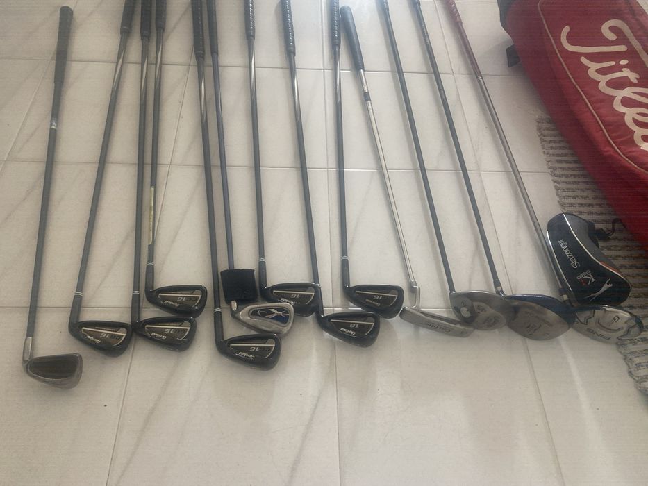 Tacos e saco de golfe pouco usados