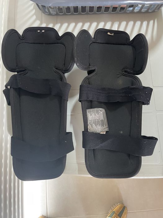 Vendo colete e joelheiras Enduro