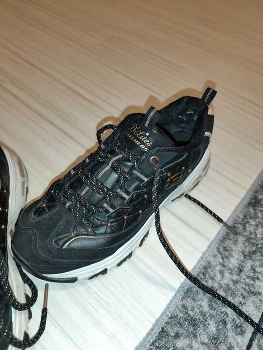 Oryginalne sneakersy D'lites Glamour Feels od Skechers rozm. 37,5.