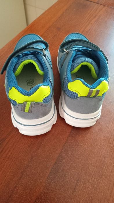 Дитячі кросівки, нові.