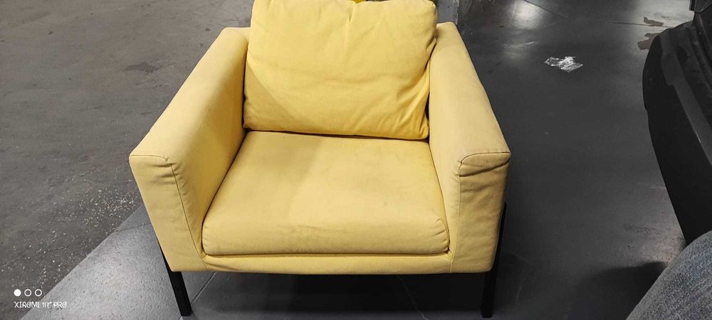 Poltrona IKEA KOARP Amarela e Preta – Design Moderno e Confortável