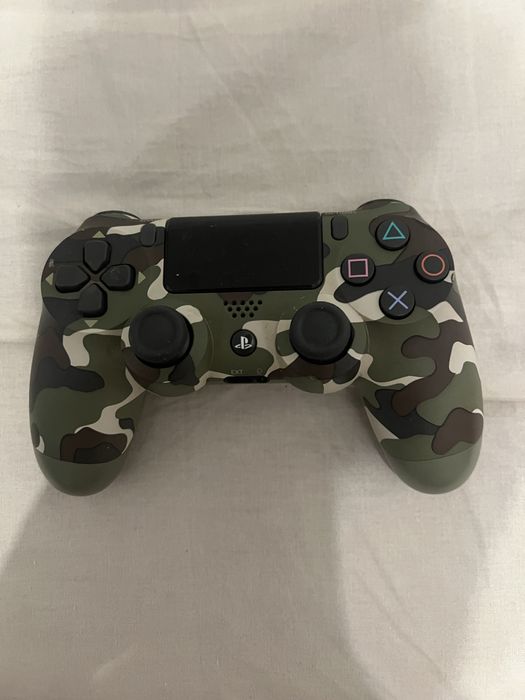 Eu tenho 2 jogos eu tenho também um ps4 Controlador