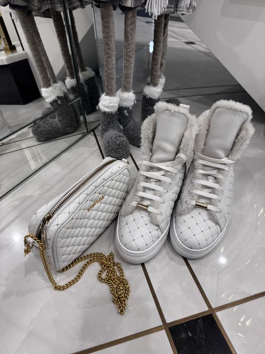 Зимове взуття Lessilla і сумочка