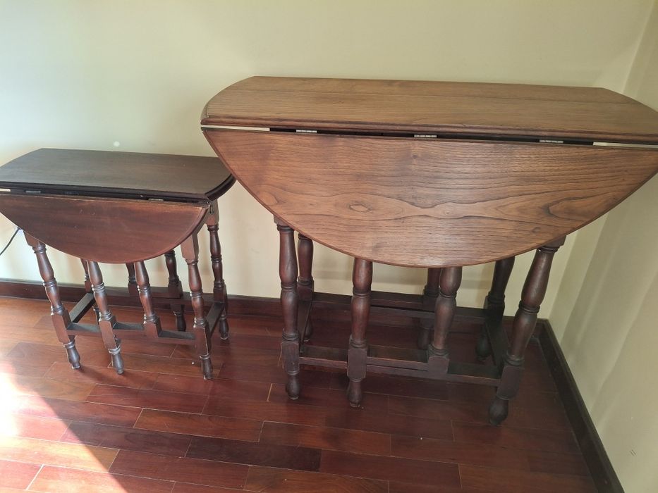 Mesa de abas com 4 cadeiras