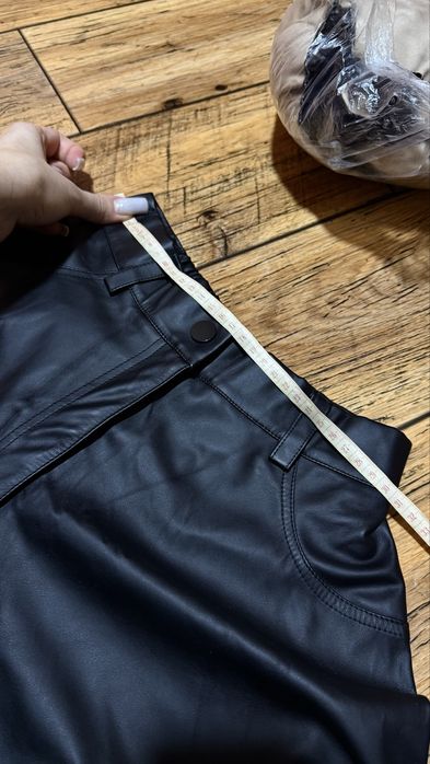 Шкіряна юбка шорти р 42