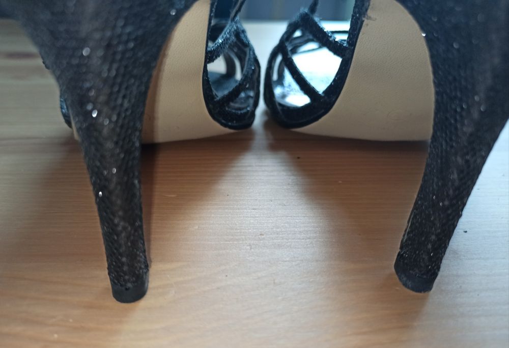 Szpilki czarne brokat retro 39 sandałki na obcasie