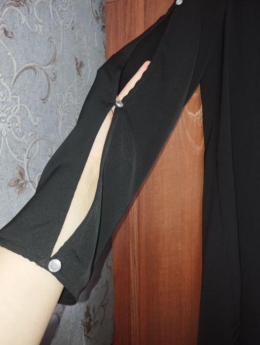 Жіноча сукня чорного кольору