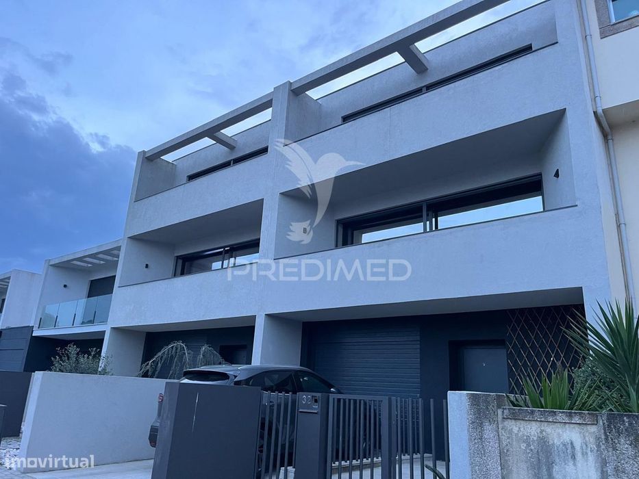 Moradia T3 Moderna para Arrendamento em Palmeira – Braga