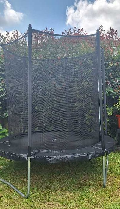 Trampolim Decatlhon quase novo, com 240 cm de diâmetro