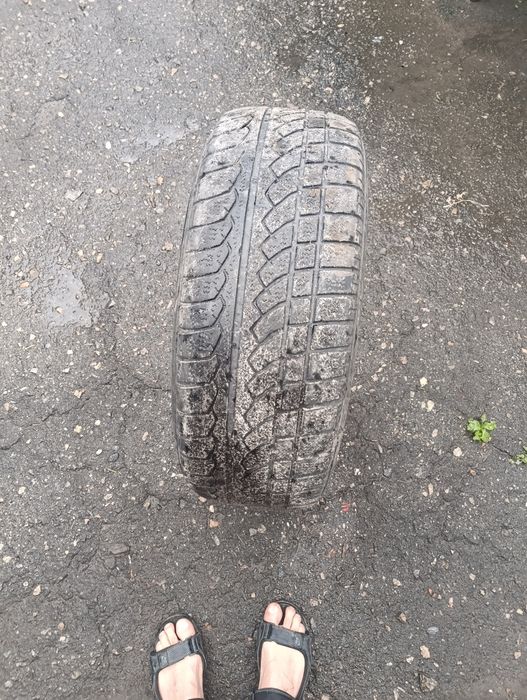 Резина зимняя 225,60r16