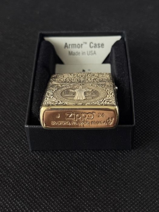 Нова оригінальна запальничка Zippo Constantine Armor Brass
