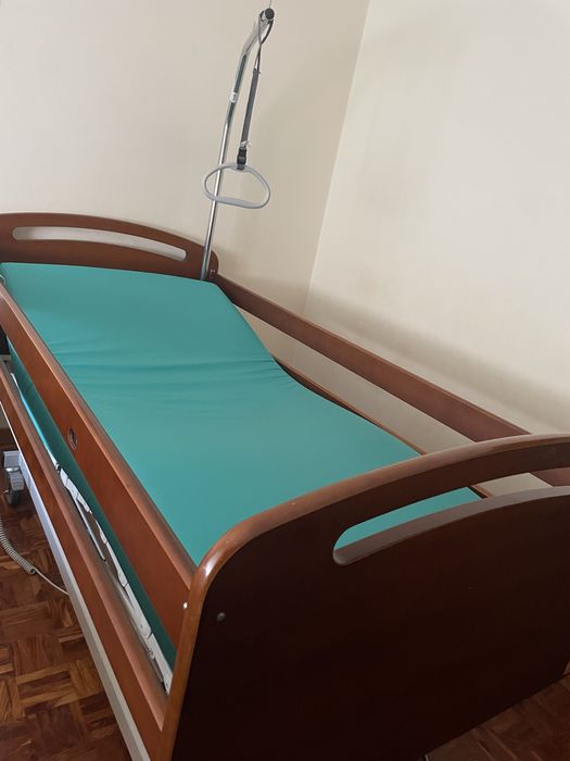 Cama Articulada Elétrica com Colchão – Como Nova