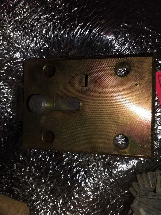 Продам новый накладной замок на подъезд 30 ключей.