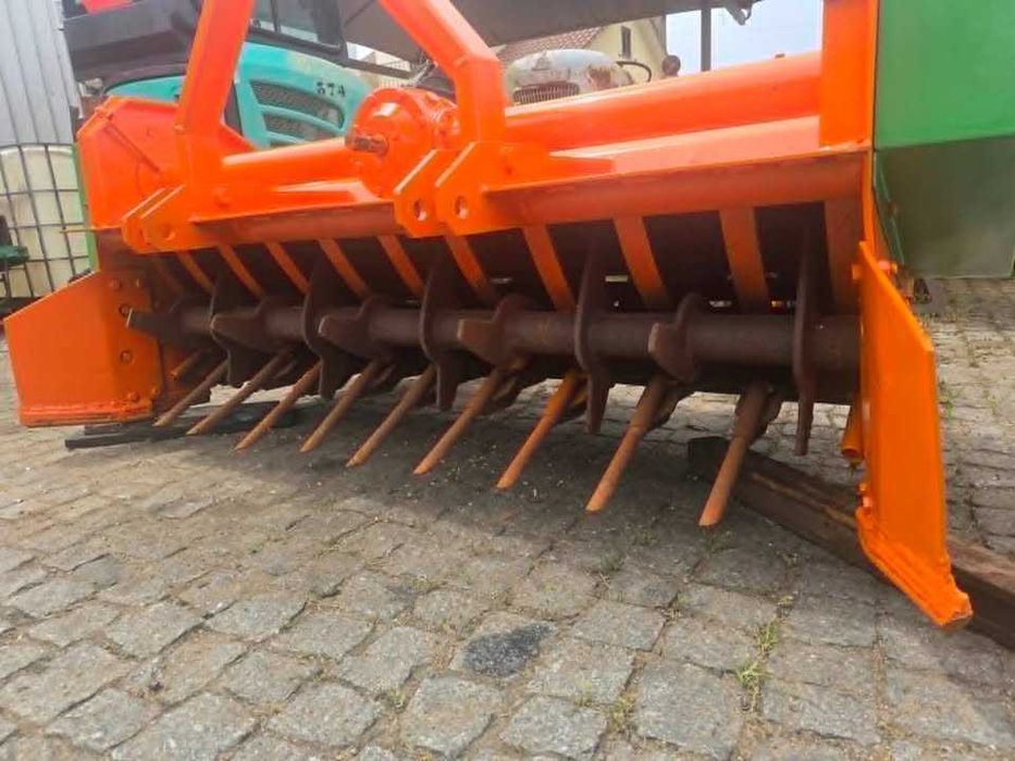 Trituradora de martelos auto alimentador , Milá MOD-MV180 - usada