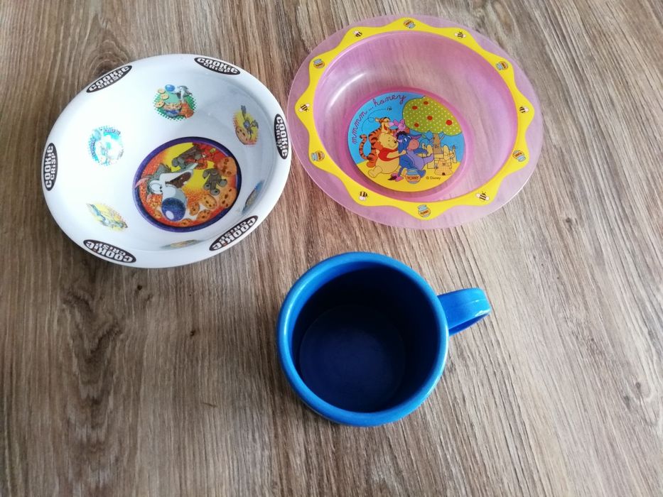 Zestaw plastikowych naczyń dla dziecka