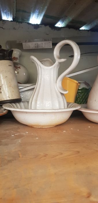 Várias loiças antigas