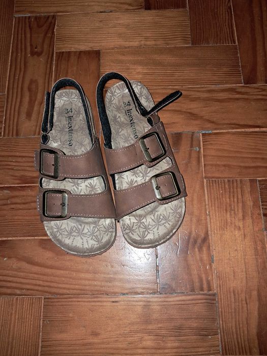 Sandalias castanhas - tamanho 34