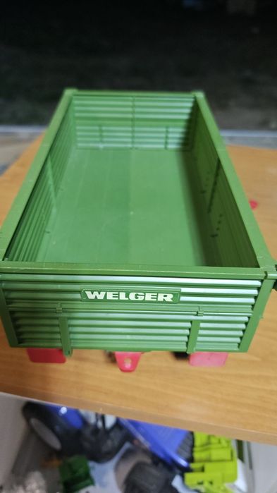 Bruder przyczepa welger