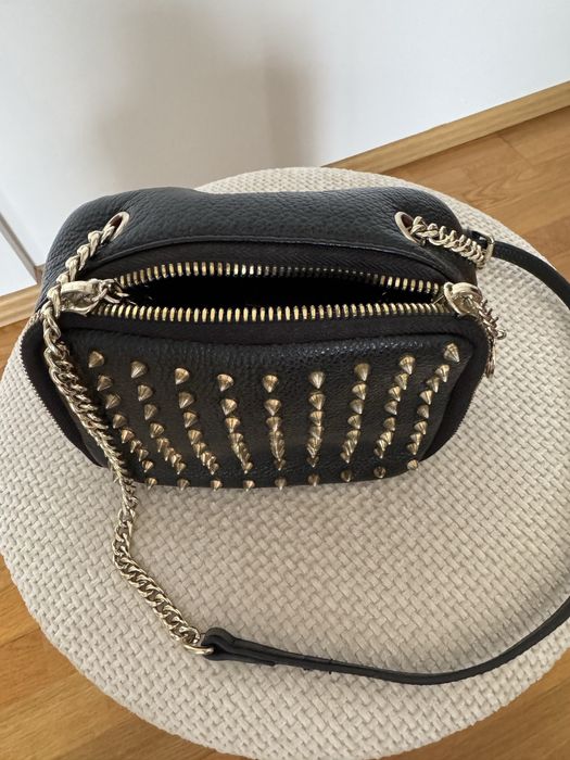 Czarna torebka z ćwiekami Kazar