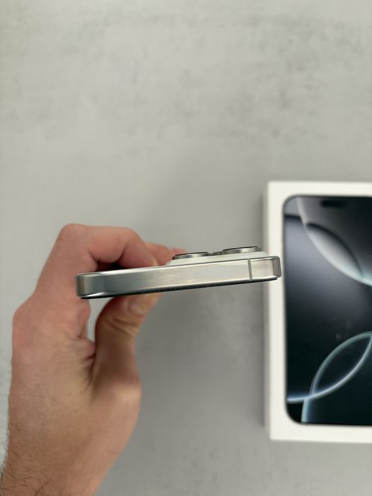 Iphone 16 pro max 256gb silver newerlock