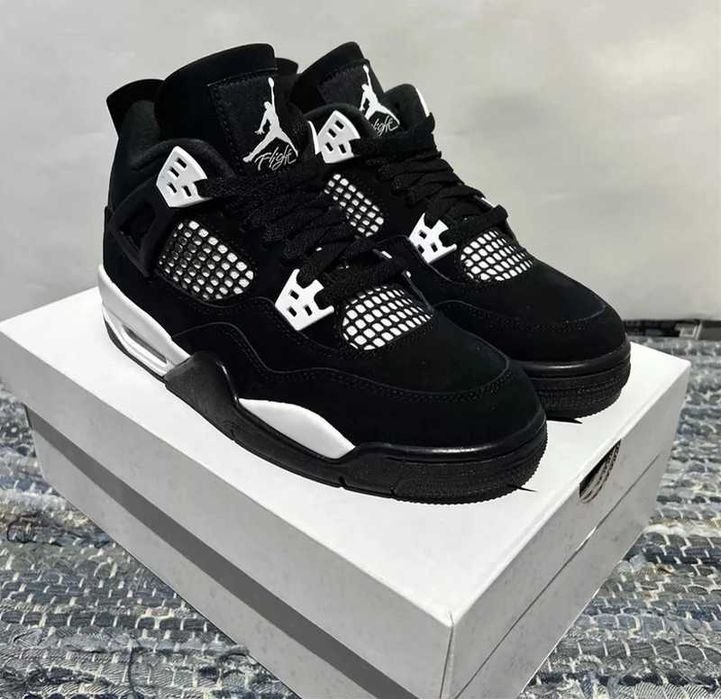 Jordan 4 Retro White Thunder r.38