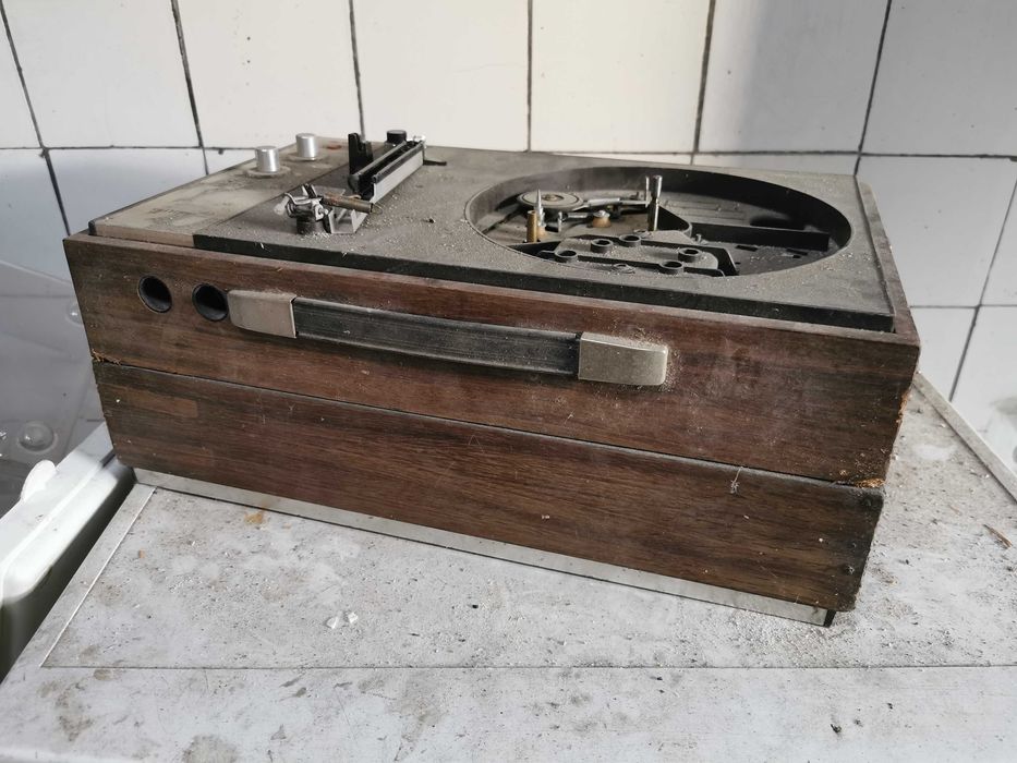 Gira-discos Philips 328 em mau estado