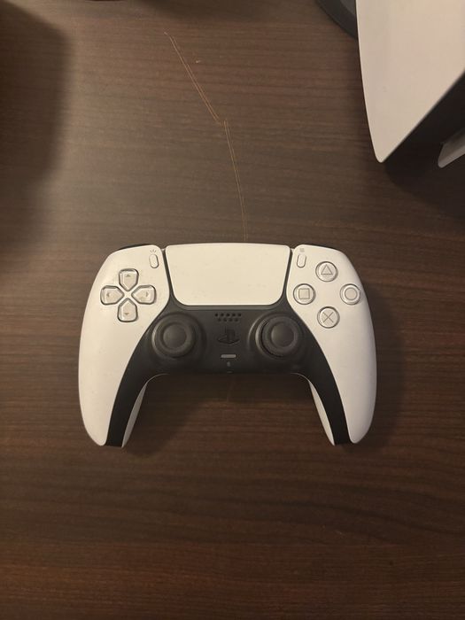 Konsola PS5 z napędem, bardzo dobry stan