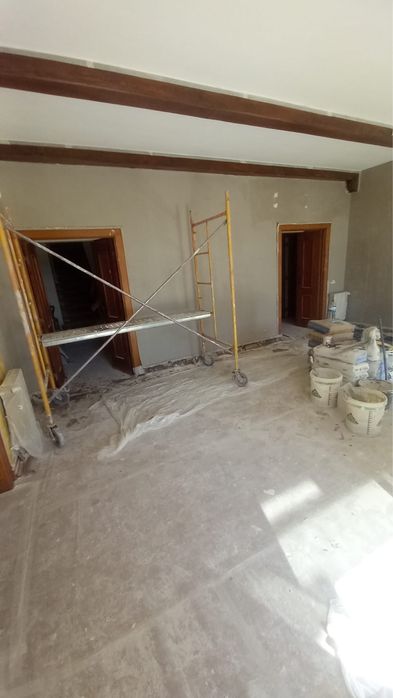 Capoto, estuque e pintura