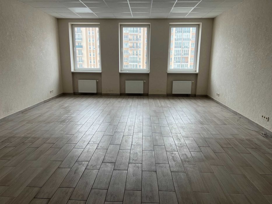 Приміщення в офісному центрі ЖК"Кришталеві джерела"вул.Метрологічна 44