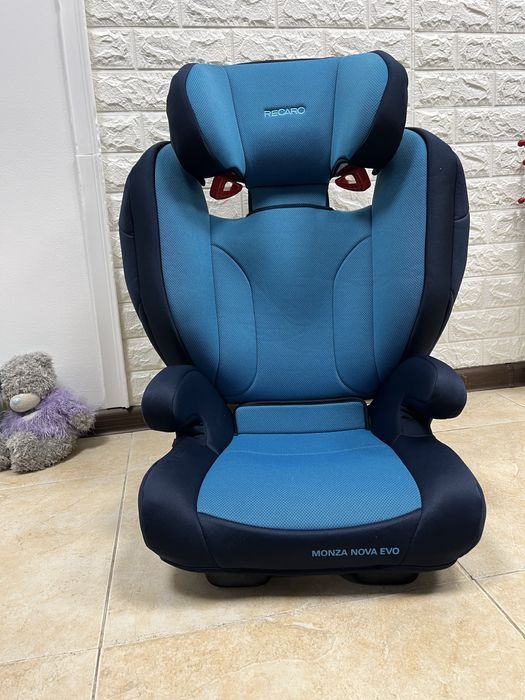 Автокрісло Recaro Monza Nova Evo Seatfix Група 2/3 (15-36 кг) бустер