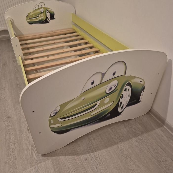 Łóżko dziecięce z autkiem