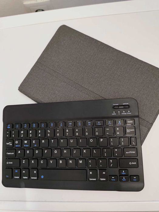 Tablet com teclado e capa