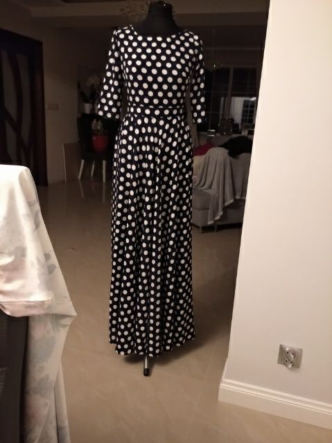 Elegancka sukienka w groszki
