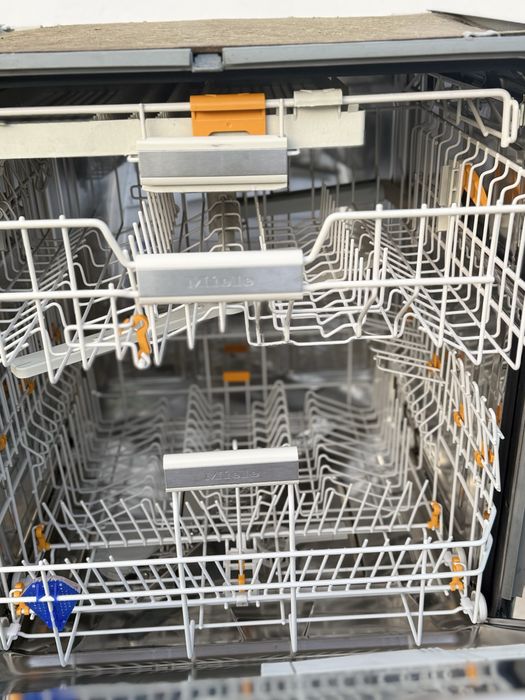 Посудомийна машина Miele G G4990 Jubilee.