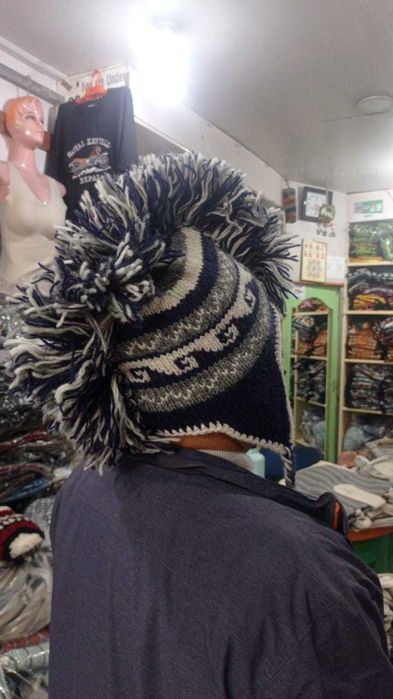 Gorros com crista de Lã (Novos)