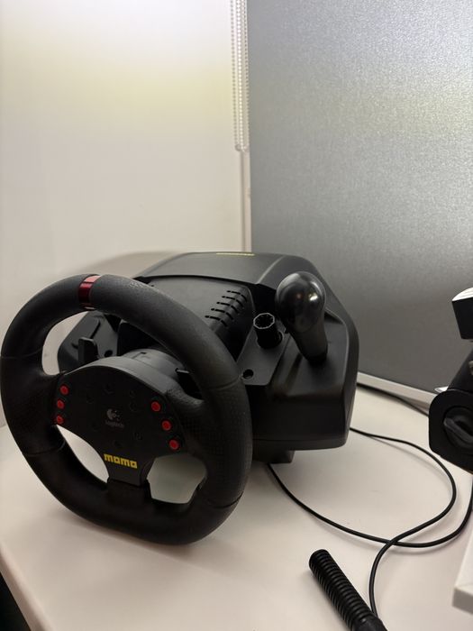 Ігровий руль logitech momo racing