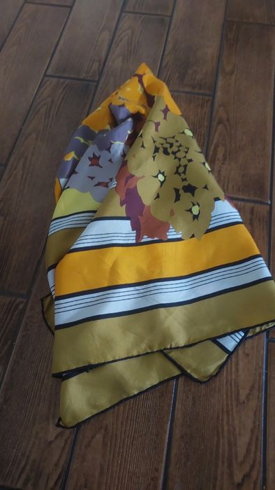 Jedwabna apaszka w jesiennych kolorach