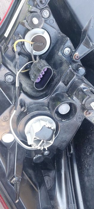 Lampa tylna lewa astra j gtc