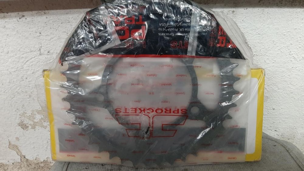 Zestaw napędowy,łańcuch i zębatki Aprilia RS125