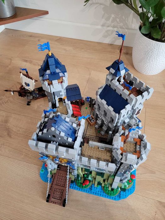 Lego MOC Falcon Master's Castle - Zamek Mistrza Sokoła + instrukcja